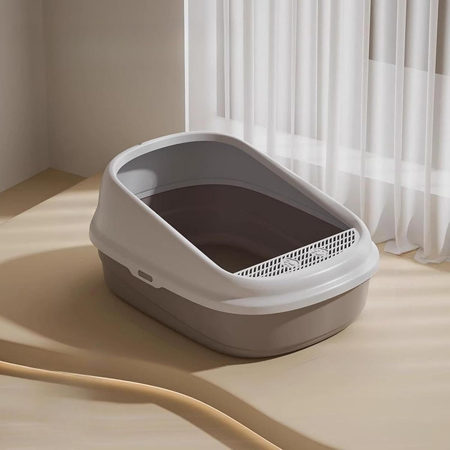 שירותים פתוחים גבוהים עם מדרגה לחתולים